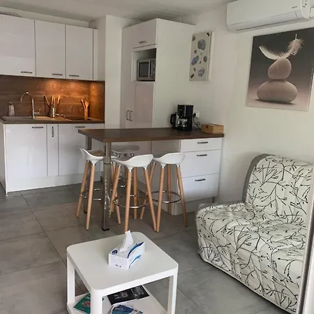 App T2 Climatise , 200 M Sète