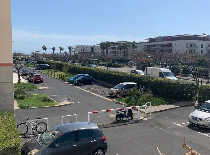 Appartement App T2 Climatise , 200 M